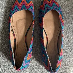 Colorful Zigzag Patterned Women's Flats